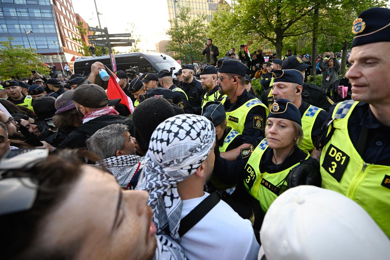 Demonstranter vid Malmö Arena i maj i år. Arkivbild. Foto: Johan Nilsson/TT