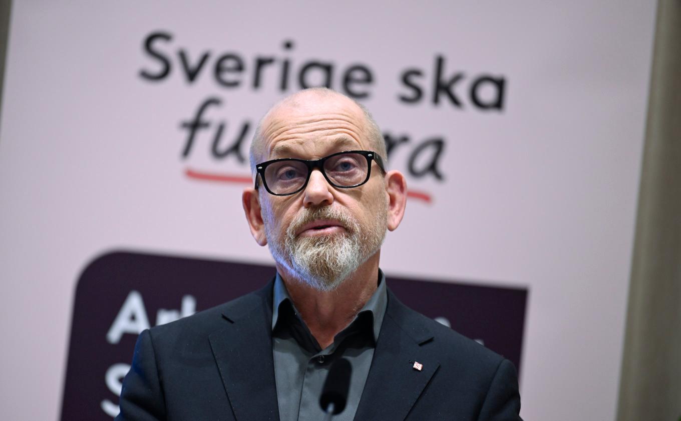 LO:s ordförande Johan Lindholm i samband med en pressträff på måndagen. Foto: Pontus Lundahl/TT