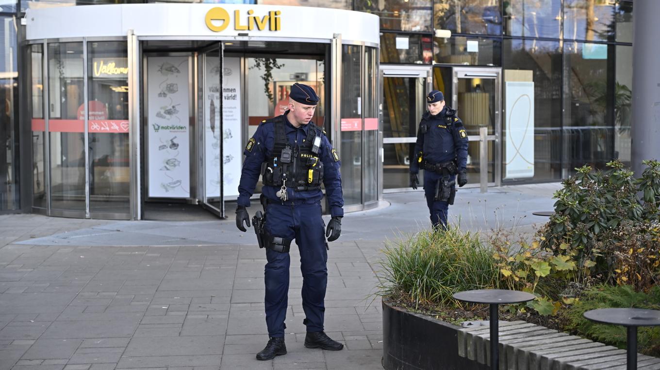 Skjutningen inträffade mitt på dagen den 18 november i en galleria vid Kungens kurva söder om Stockholm. Foto: Anders Wiklund/TT