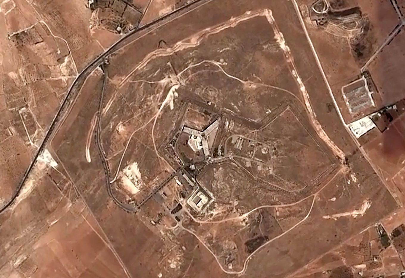 En satellitbild på det syriska militärfängelset Saydnaya norr om Damaskus. Bild släppt av människorättsorganisationen Amnesty 2017. Foto: Amnesty International/AFP/TT