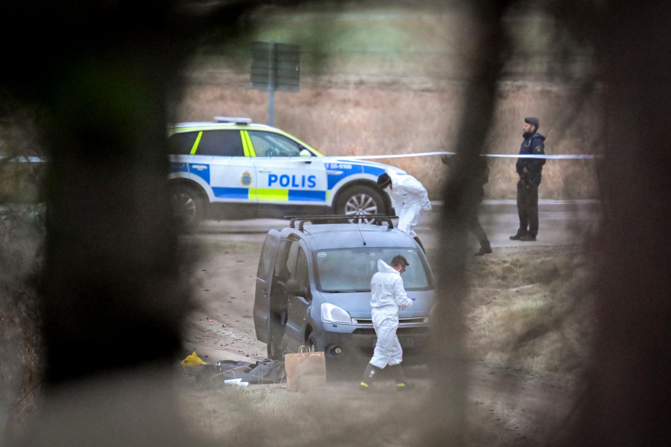 Den döde mannen hittades utomhus på torsdagen. Foto: Björn Larsson Rosvall/TT