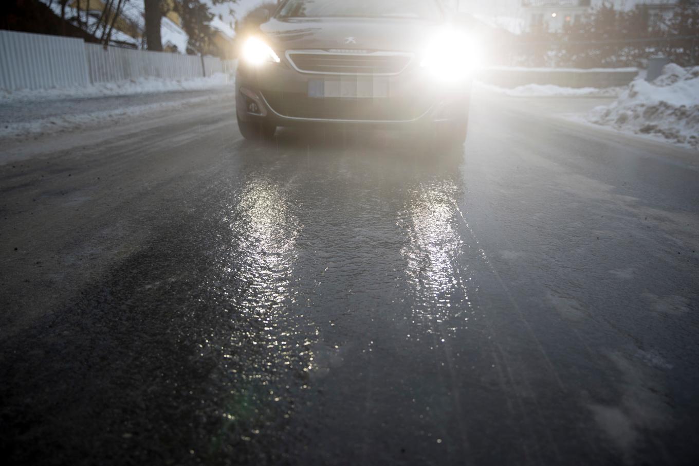 Det blir halt på vägarna under söndagen. Arkivbild Foto: Terje Pedersen/NTB/TT