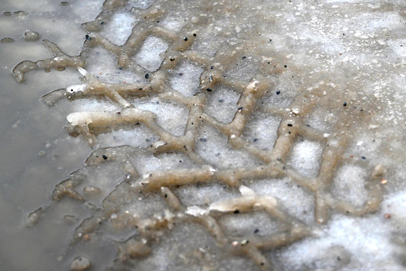 Regn eller blötsnö kan ge ishalka, varnar SMHI. Arkivbild. Foto: Janerik Henriksson/TT