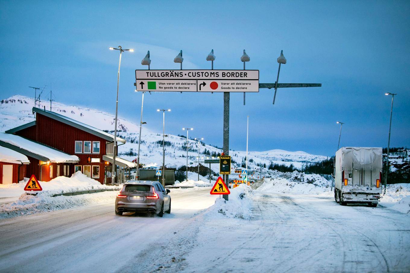 Tullgräns mellan Sverige och Norge efter väg E 14. En av flera gränspassager som beväpnad svensk tullpersonal inte längre får passer. Arkivbild. Foto: Ulf Palm/TT