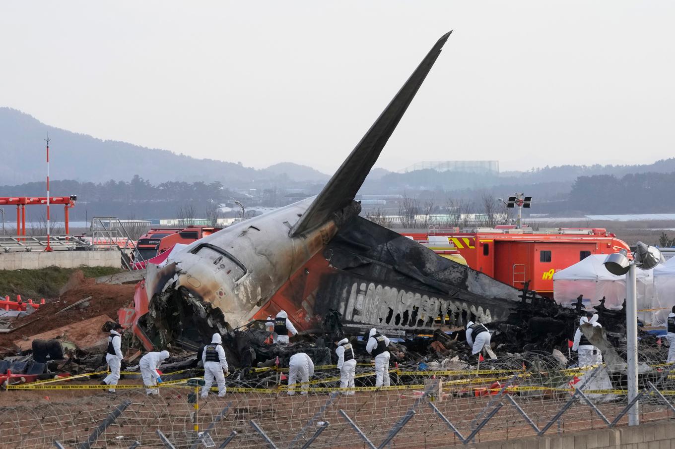 Bara två av de 181 personerna ombord överlevde flygkraschen i Muan i Sydkorea i söndags. Foto: Ahn Young-joon/AP/TT