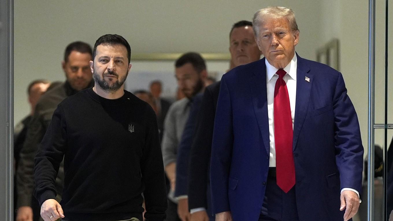 Ukrainas president Volodymyr Zelenskyj tillsammans med USA:s tillträdande president Donald Trump då de träffades i New York i september. Foto: Julia Demaree Nikhinson/AP/TT