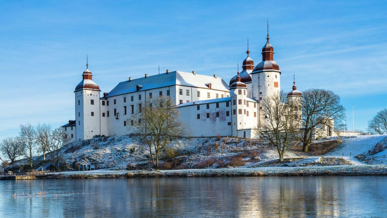 Läckö slott tronar på en udde i Ekens skärgård i Vänern och är ett minne från Sveriges stormaktstid. Foto: Joakim Öhrn