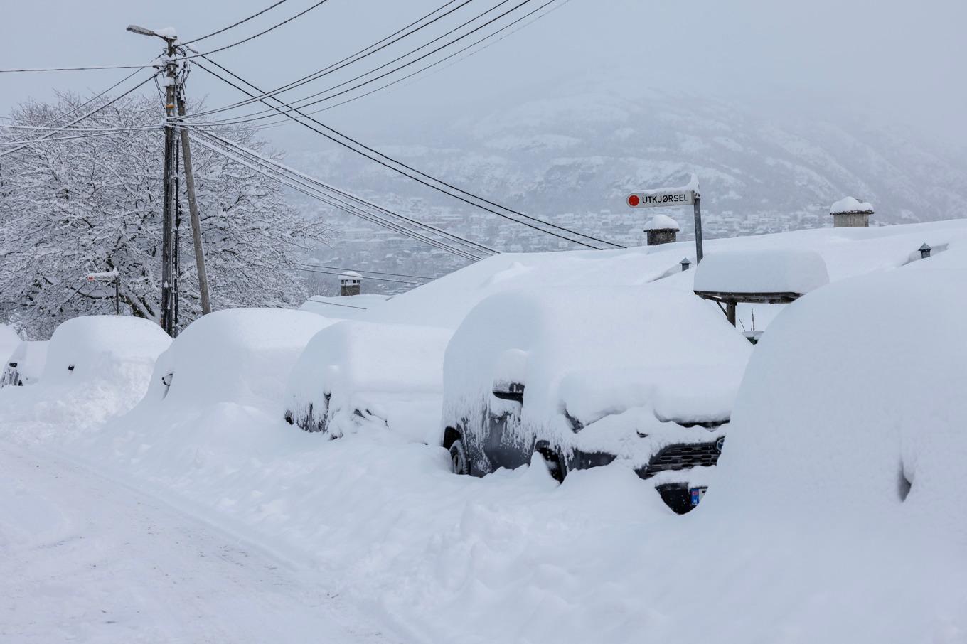 Flera decimeters snö väntas på sina håll i Norge – som här i Bergen. Bild från lördagen. Foto: Paul S Amundsen/NTB/TT