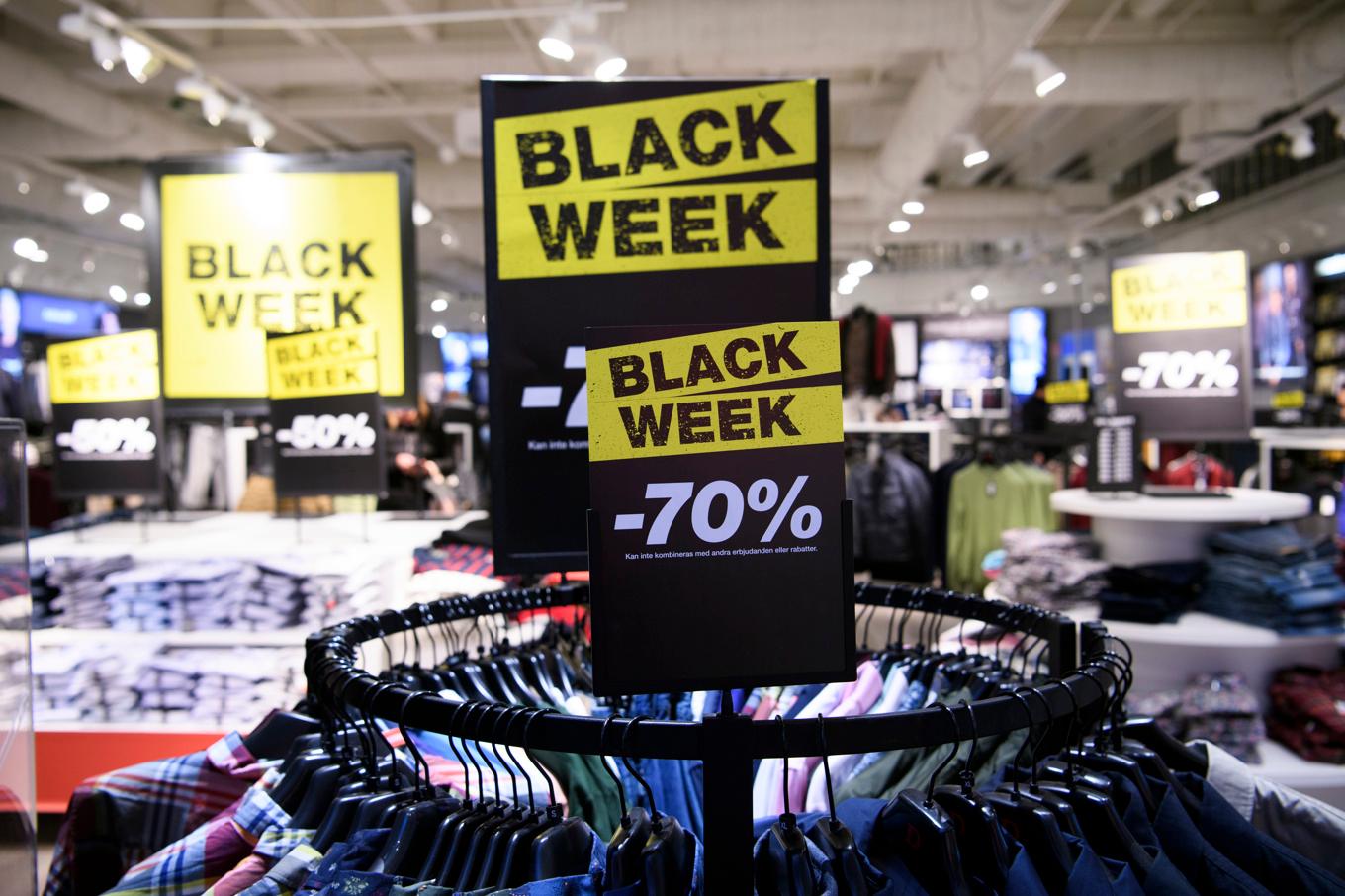 Oväntat stort konsumtionslyft i november kan förklaras av Black Friday-shopping, tror analytiker. Arkivbild Foto: Henrik Montgomery/TT