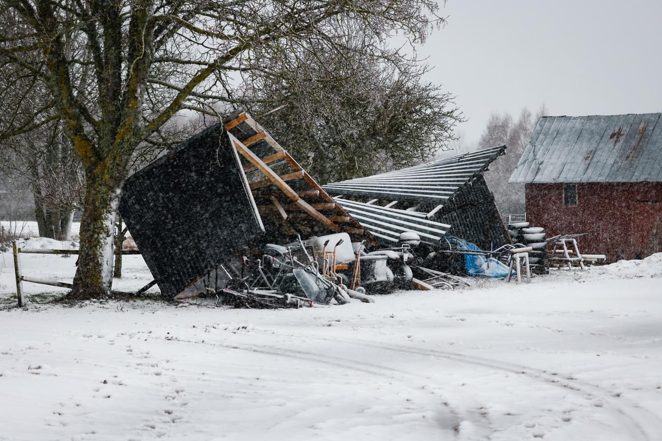 Gotland har drabbats hårt av snöstormen under natten. Bilden är från Väskinde på västra delen av ön. Foto: Karl Melander/TT