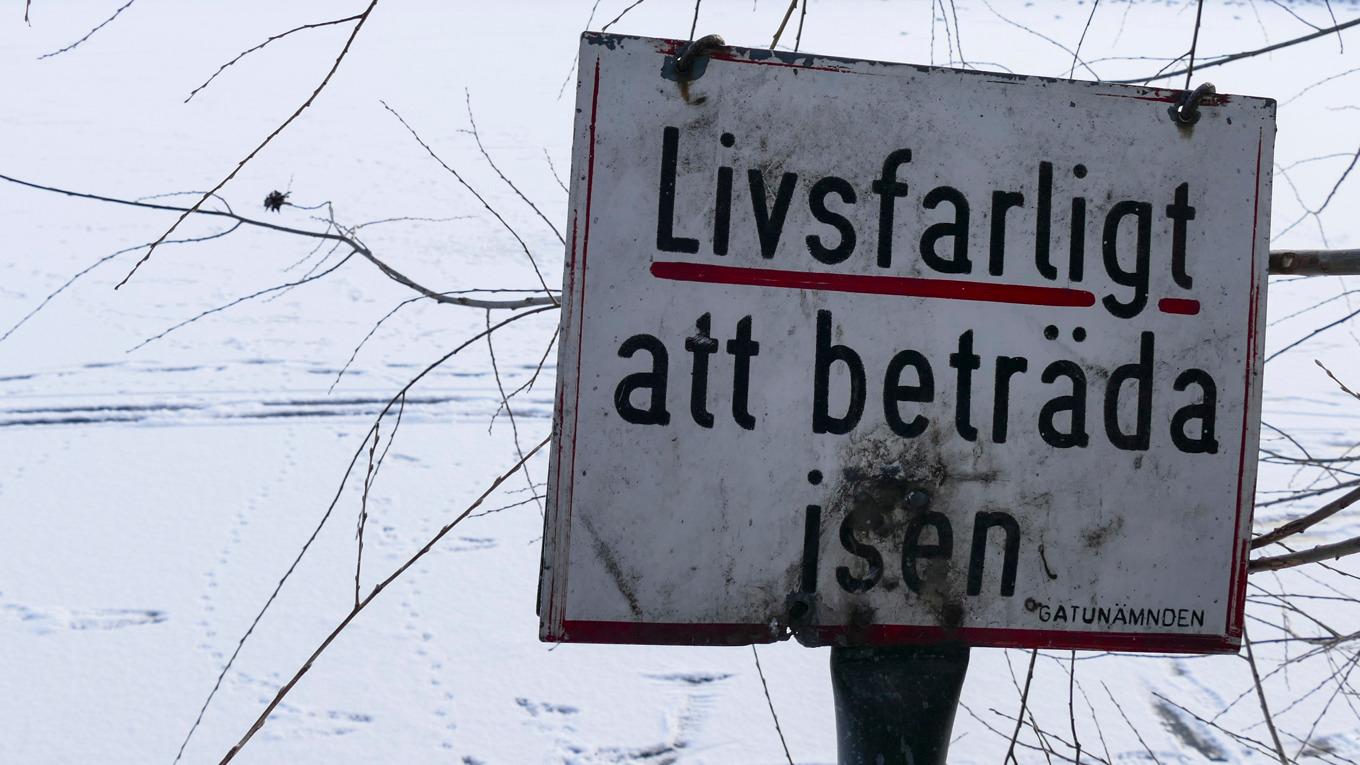 En bil har setts gå genom isen i Varberg. Arkivbild. Foto: Johan Nilsson/TT