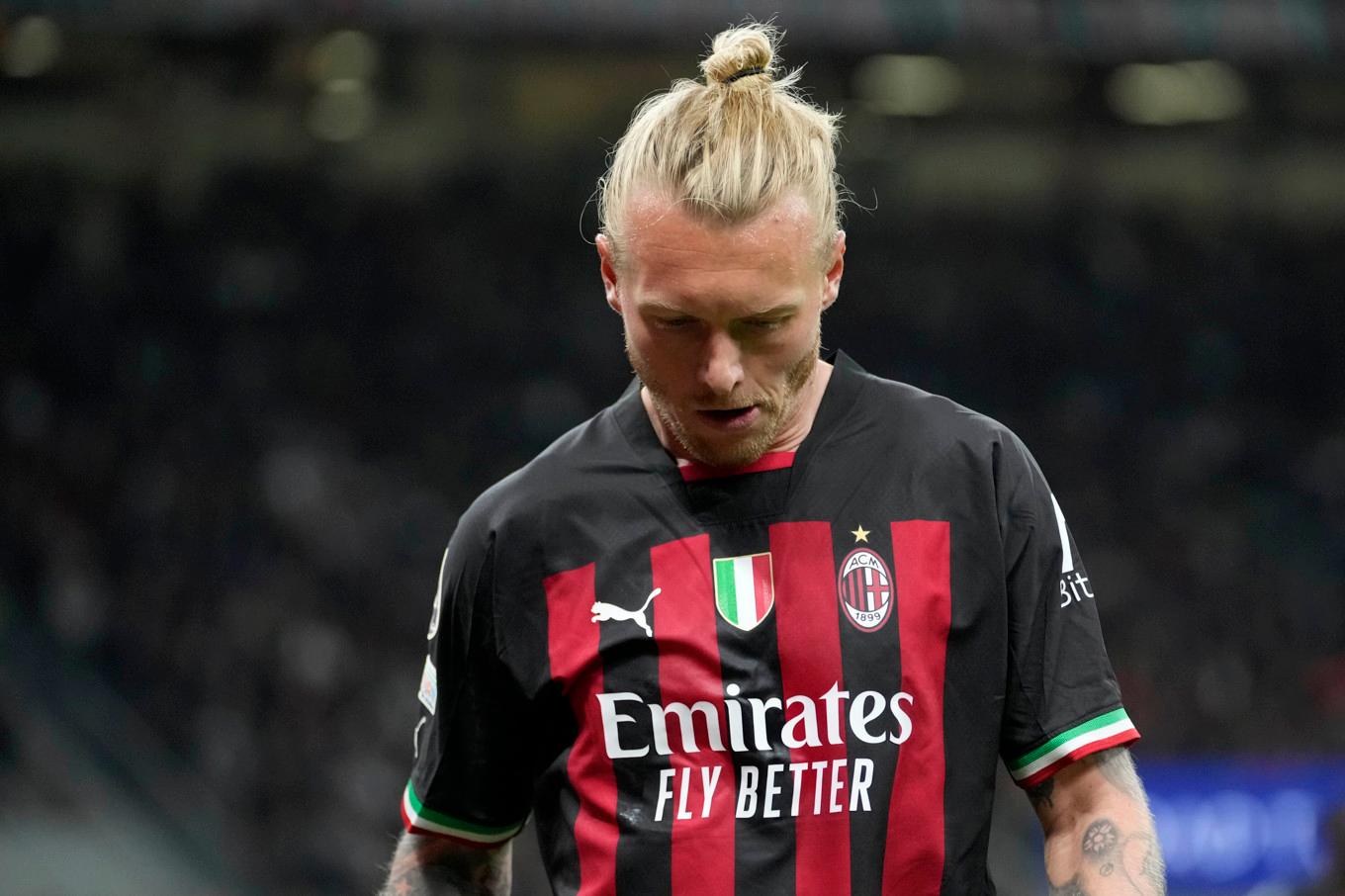 Simon Kjær i samband med en Champions league-match mellan hans Milan och lokalkonkurrenten i Milano, Inter för snart två år sedan. Foto: Luca Bruno/AP/TT