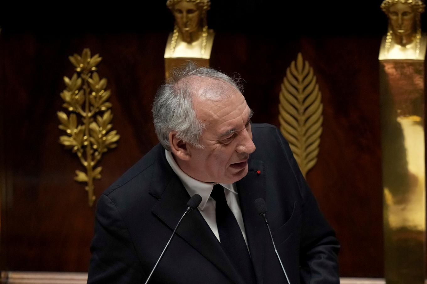 Frankrikes premiärminister François Bayrou i Frankrikes nationalförsamling. Foto: Thibault Camus/AP/TT