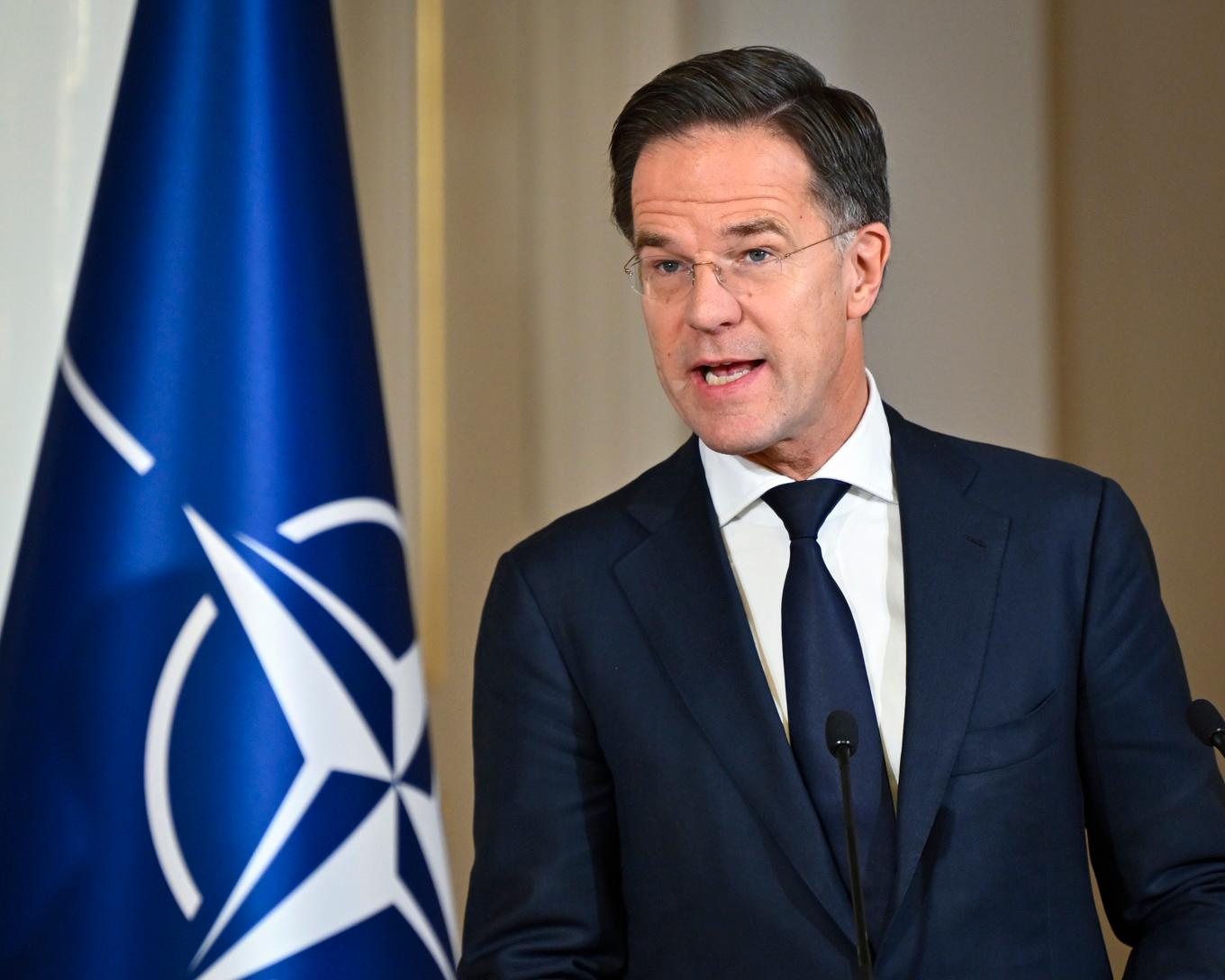 Natos generalsekreterare Mark Rutte meddelar att försvarsalliansen ska utreda havsrätten vid en pressträff i Helsingfors. Foto: Anders Wiklund/TT