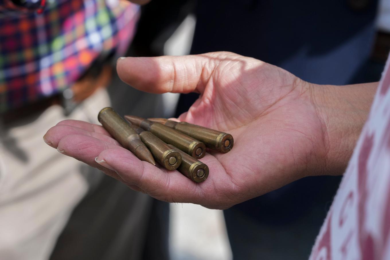 Polisen har gjort räder mot olaglig handel med vapen och ammunition i Ukraina. Arkivbild. Foto: Eduardo Verdugo/AP/TT