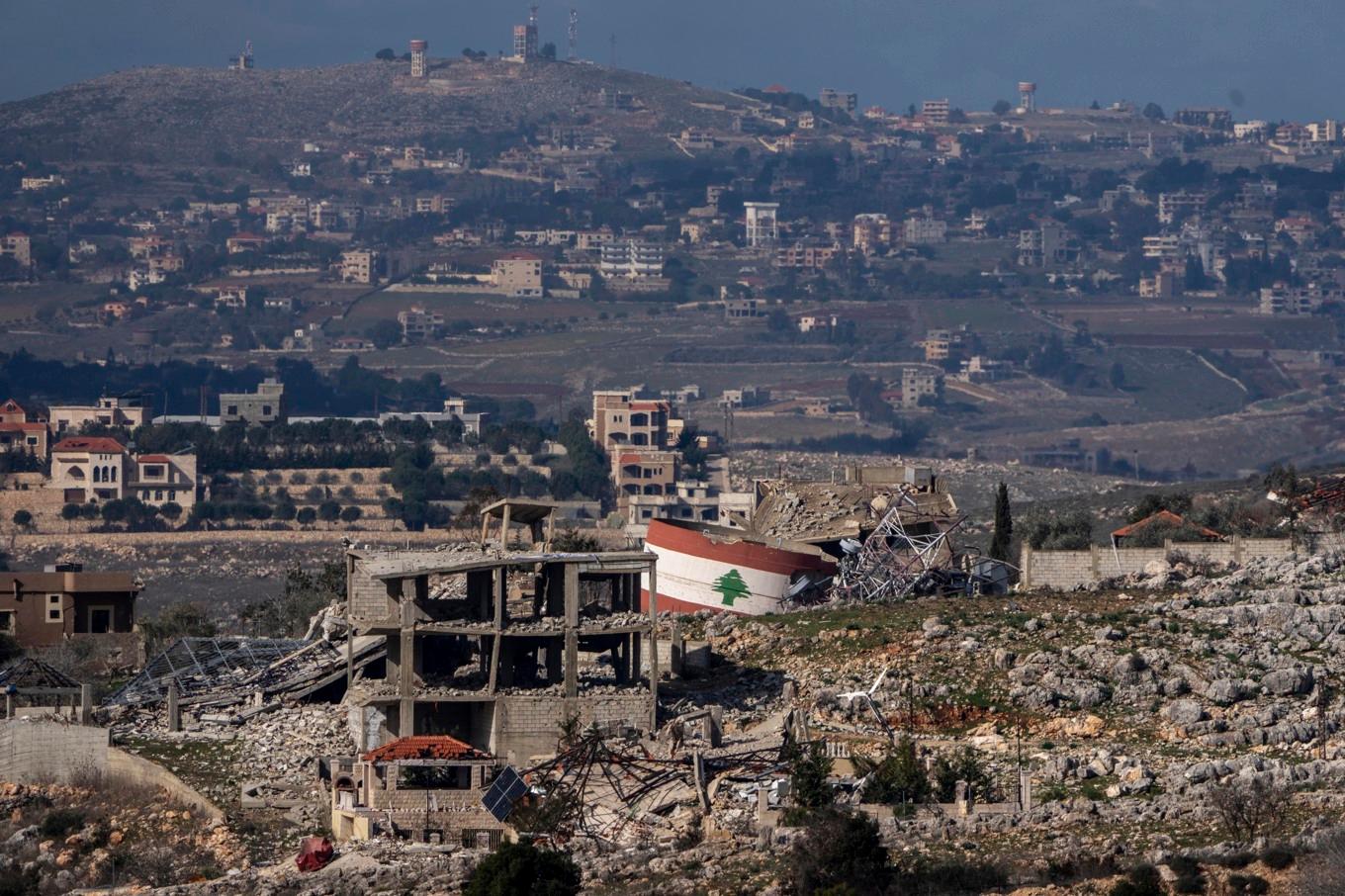 Libanesiska byar i gränstrakterna mot Israel, fotograferade från den israeliska sidan av gränsen. Bilden togs på torsdagen. Foto: Ariel Schalit/AP/TT