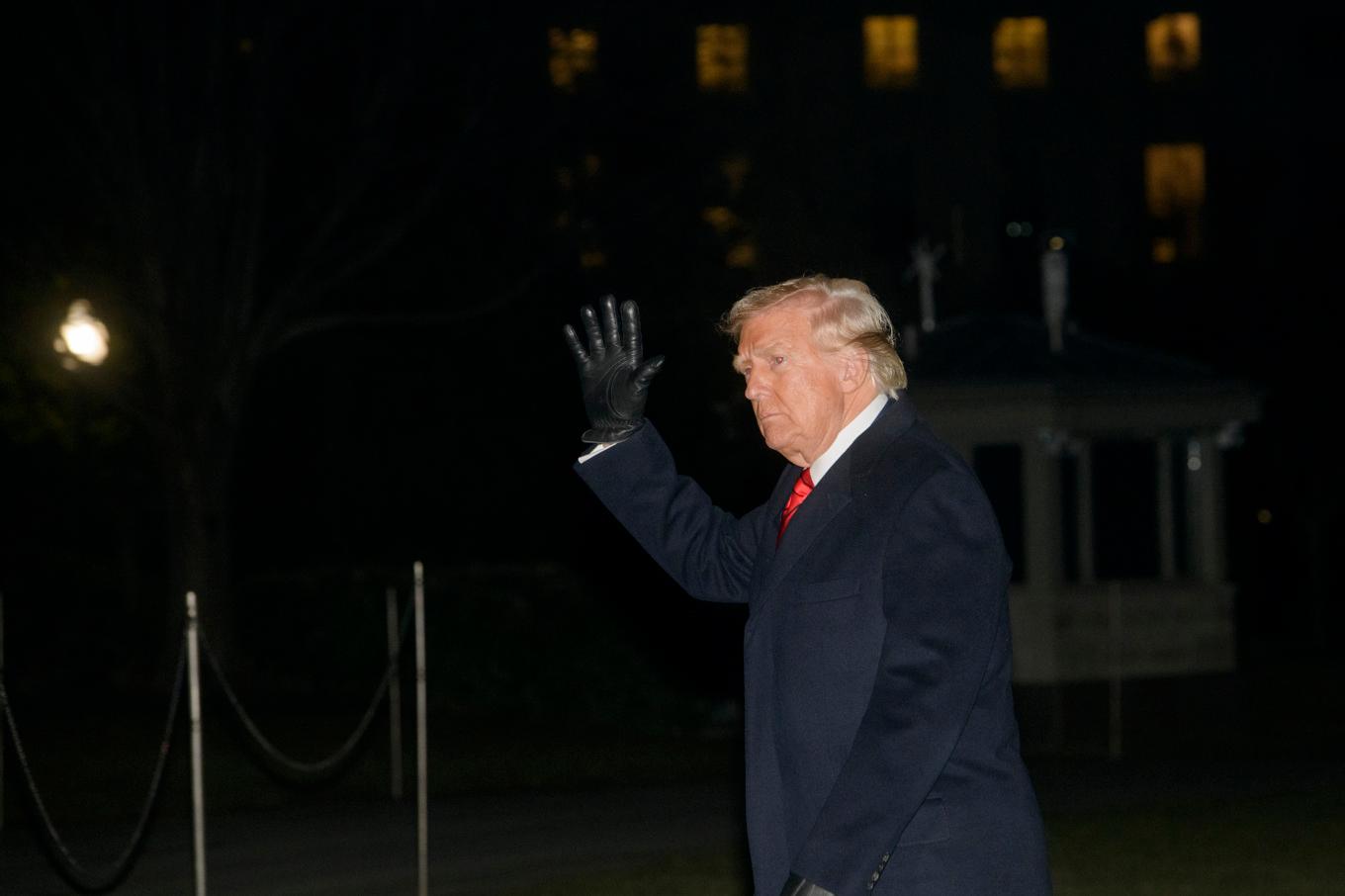 USA:s president Donald Trump på Vita husets gräsmatta under måndagen. Foto: Rod Lamkey/AP/TT