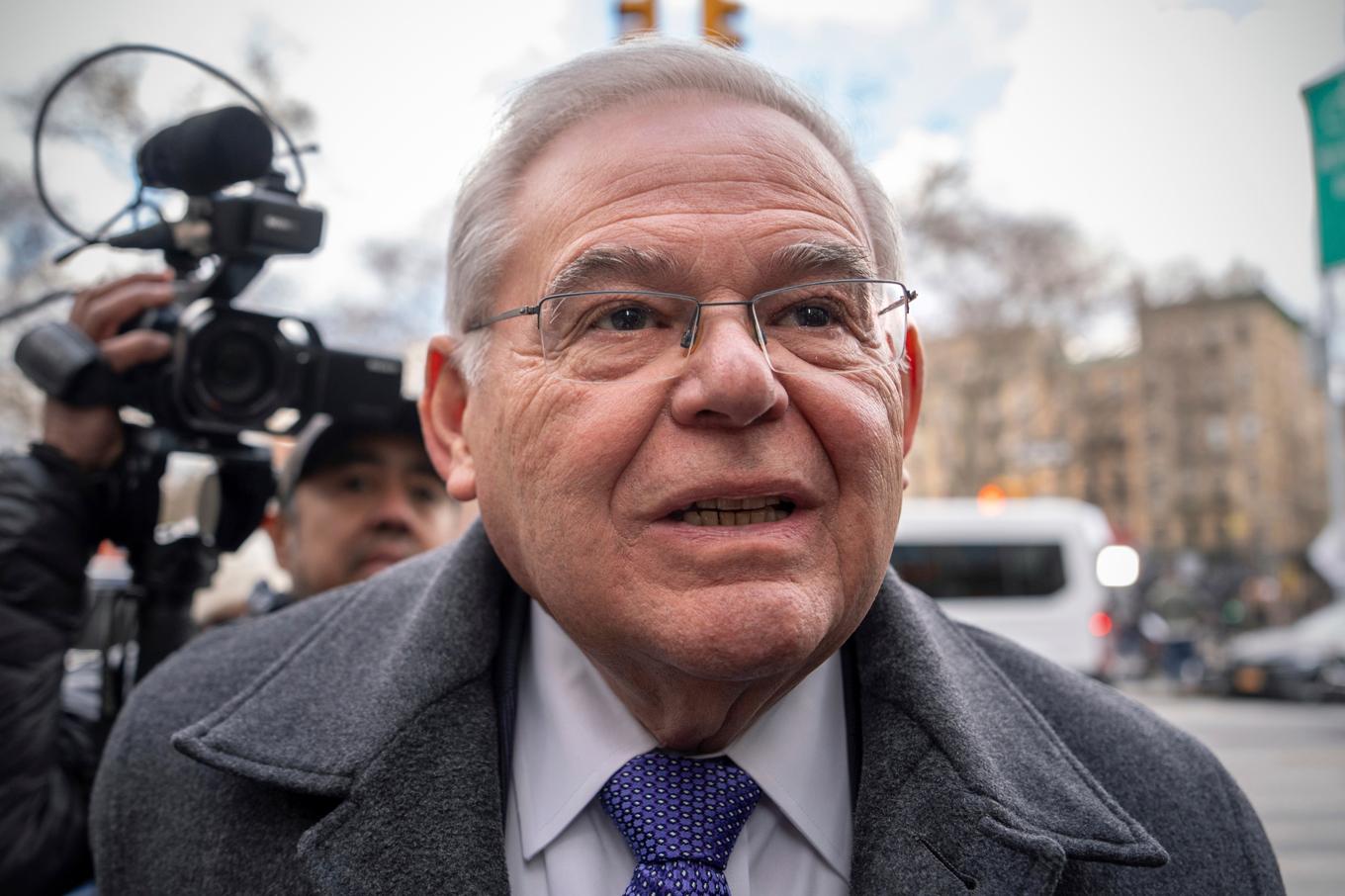 Den före detta toppdemokraten Bob Menendez när han anlände till den federala domstolen i New York under onsdagen. Foto: Julia Demaree Nikhinson/AP/TT