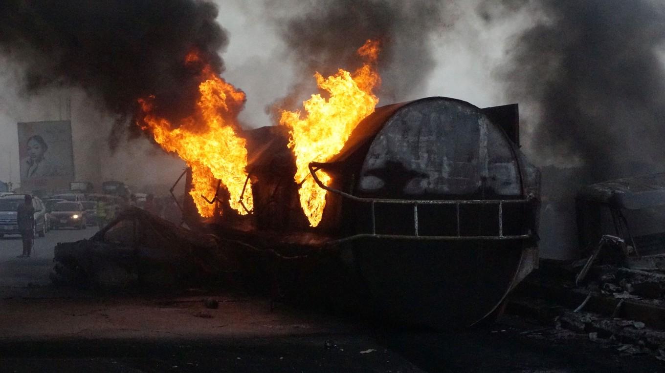 Bilden har inget med artikeln att göra. Här ser man en tankbil med bränsle explodera i sydvästra Nigeria den 2 april 2023. Foto: Pius Utomi Ekpei/AFP via Getty Images