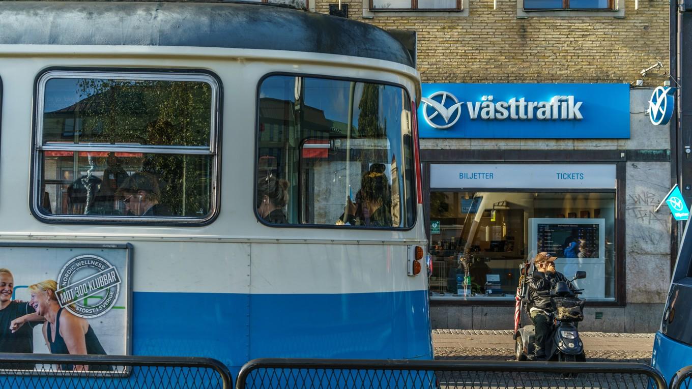 Västtrafik i Västra Götaland förbjuder nu fossil reklam. Foto: Shutterstock