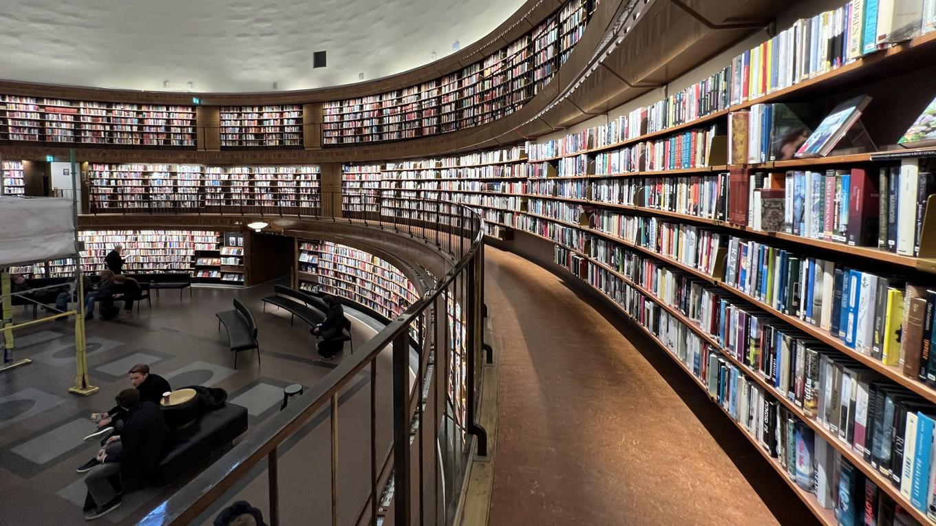 Stockholms stadsbibliotek. I december och januari hade flera svenska tidningar artiklar om att studenter på olika utbildningar inte läser kursböcker. Foto: Sofia Drevemo