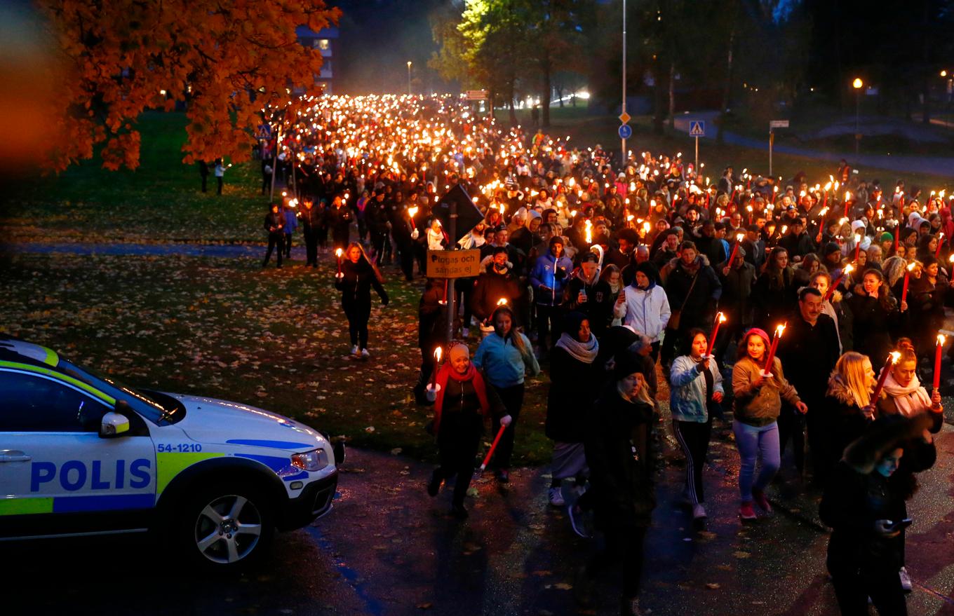 Ett fackeltåg i Trollhättan som anordnades ett år efter attacken på en skola i kommunen. Arkivbild. Foto: Thomas Johansson/TT