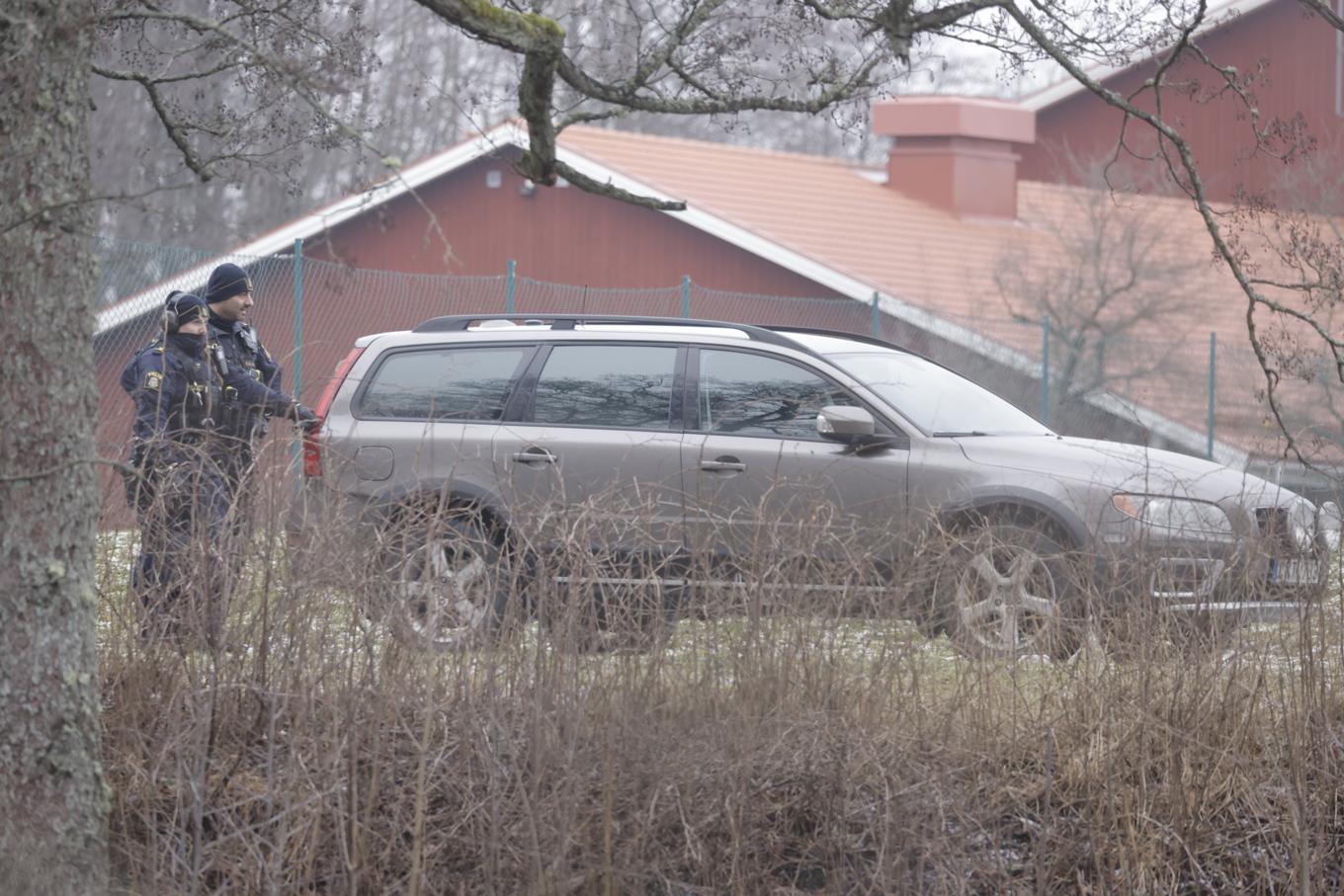 En stor polisinsats pågår vid skolan i Örebro Foto: Kicki Nilsson/TT