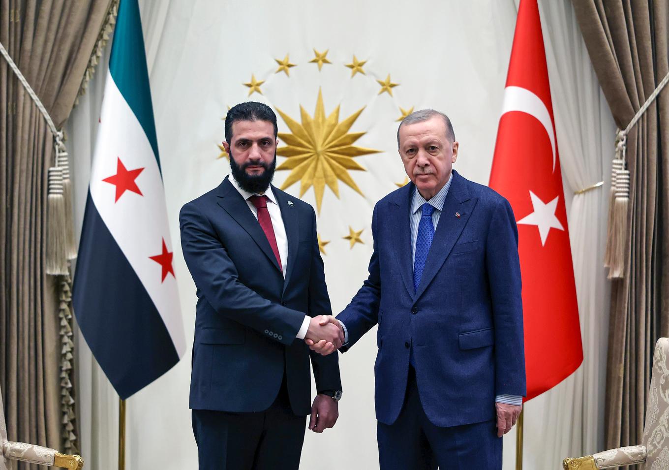 Syriens interimspresident Ahmed al-Sharaa besöker Ankara för möte med Turkiets president Recep Tayyip Erdogan. Foto: Turkiets presidentkansli via AP/TT