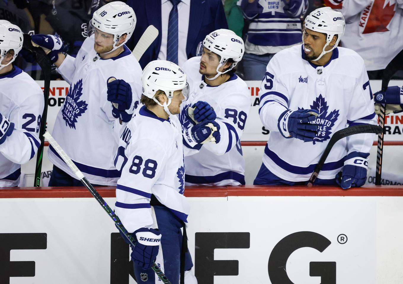 William Nylander firar efter ett av sina mål mot Calgary. Foto: Jeff McIntosh/AP/TT