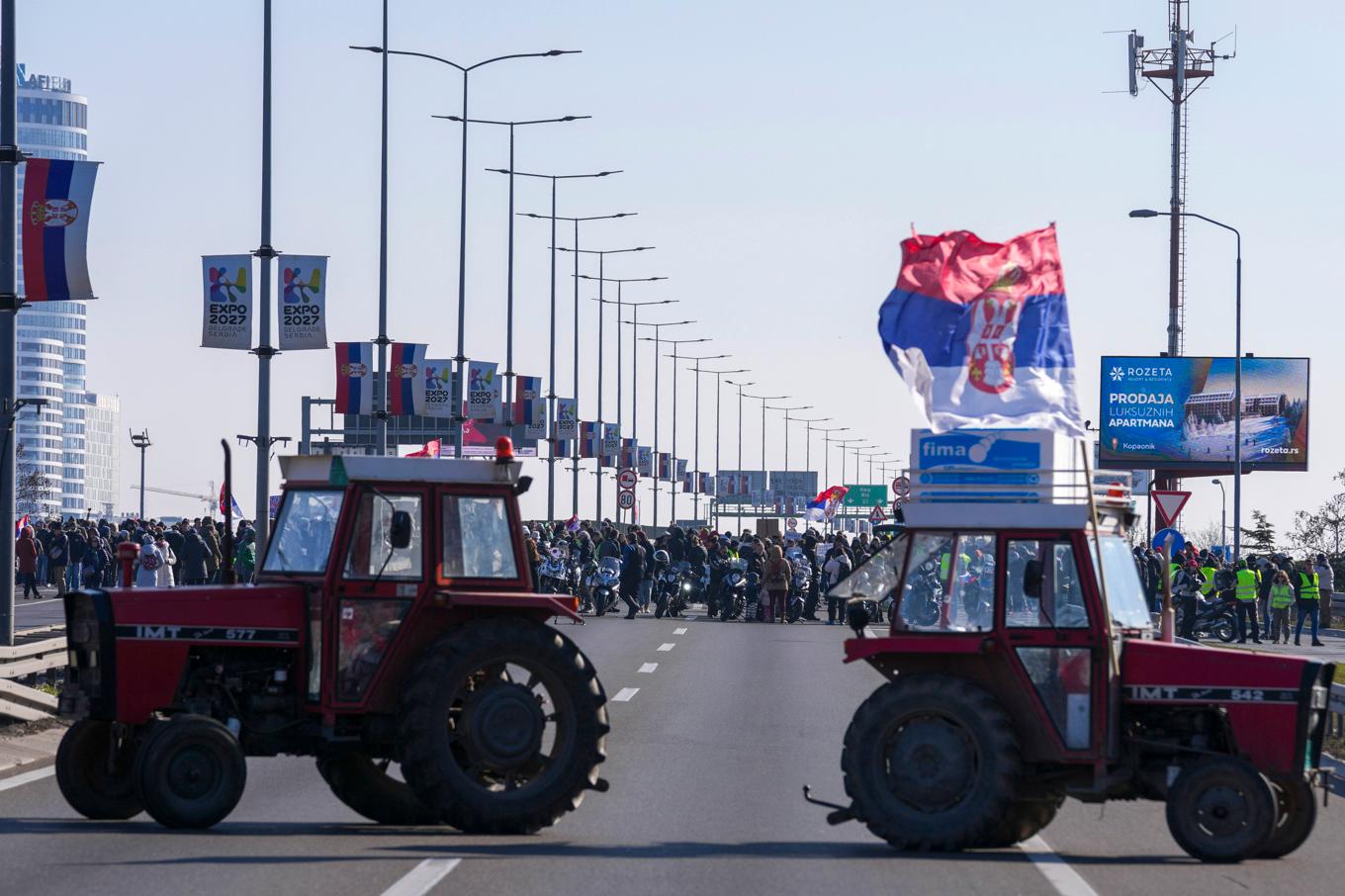 Studenterna blockerade även vägar, däribland en motorväg i Belgrad. Foto: Darko Vojinovic/AP/TT