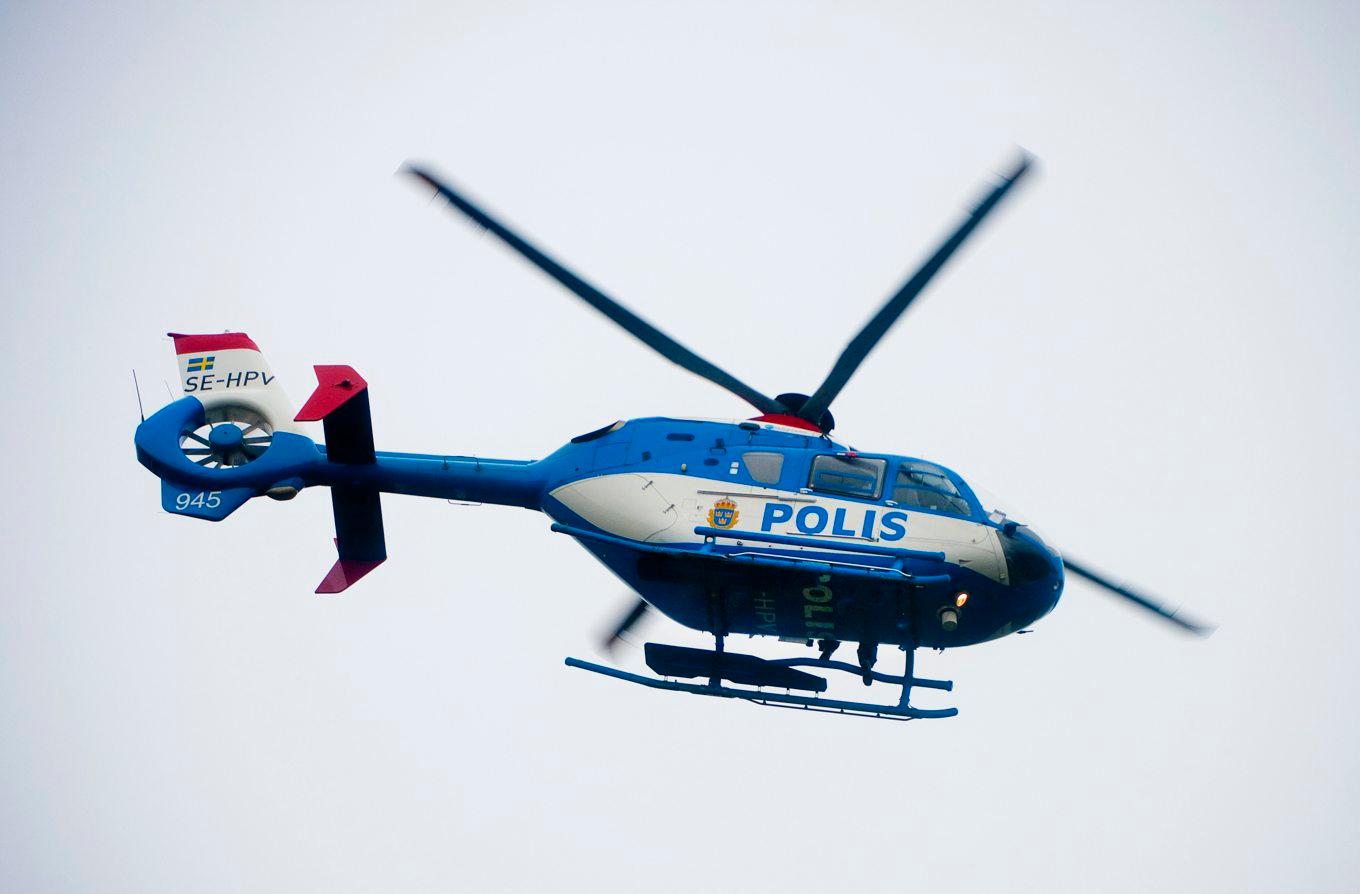 Polishelikopter och fjällräddare kallades ut för att söka efter männen. Genrebild. Foto: Jonas Ekströmer/TT