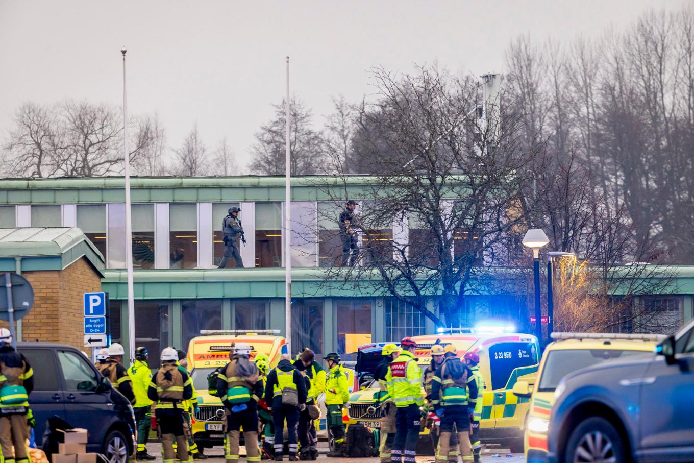 Polisens insats på eftermiddagen den 4 februari 2025 då en man dödade tio personer och sedan tog titt liv på Risbergska Campus i Örebro. Foto: Kicki Nilsson/TT