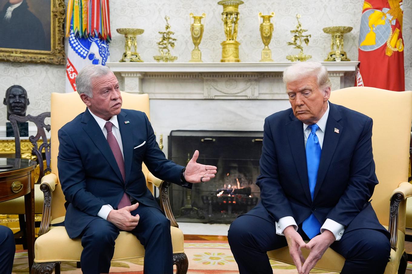 Jordaniens kung Abdullah|II och president Donald Trump i Ovala rummet i Vita huset. Foto: Alex Brandon/AP/TT