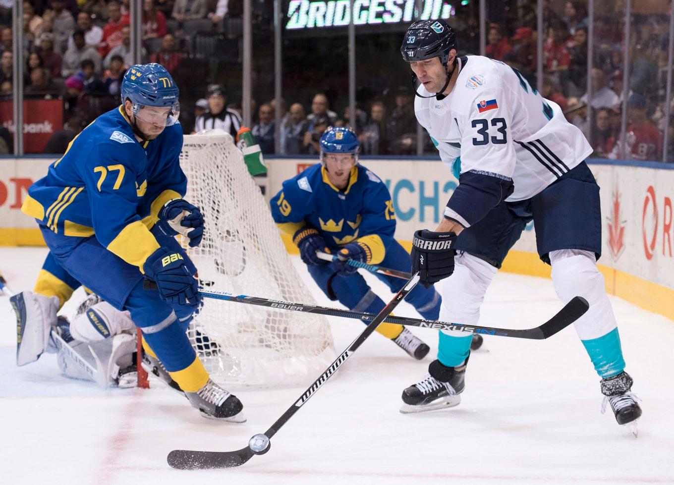 Tre Kronors Victor Hedman i match mot Europalaget vid World Cup 2016. Foto: Frank Gunn/AP/TT