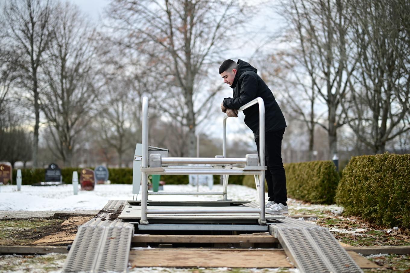 På torsdagen begravdes en av de personer som sköts till döds i masskjutningen i Örebro. Foto: Björn Larsson Rosvall/TT