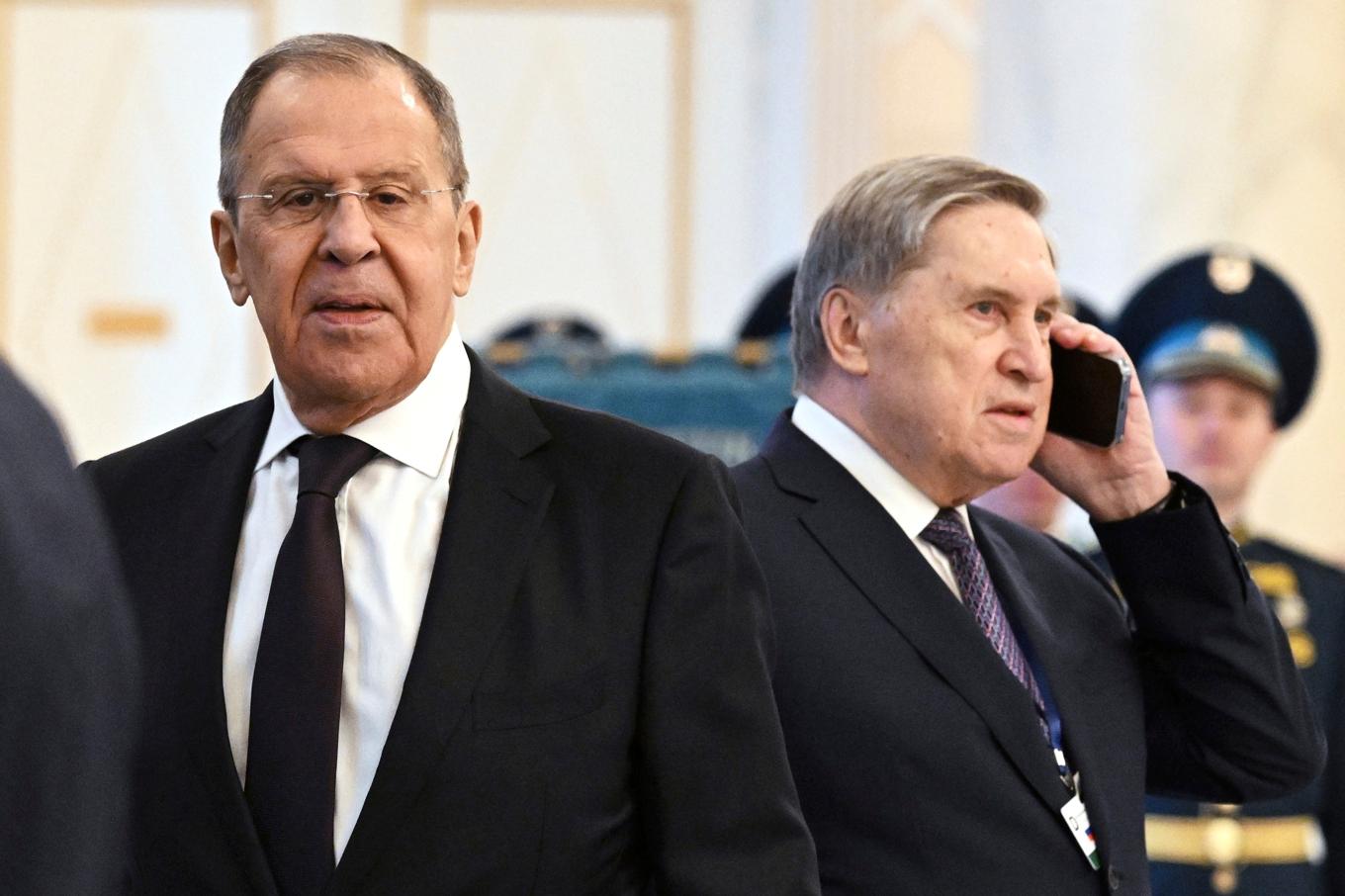 Sergej Lavrov och Jurij Usjakov. Arkivbild. Foto: Pavel Bednyakov/Sputnik/Kreml via AP/TT