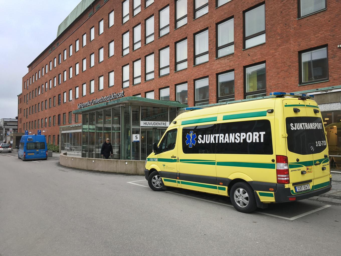 Beredskapen för sjuktransporter vid en kris behöver stärkas, enligt en kartläggning som Socialstyrelsen och E-hälsomyndigheten gjort. Arkivbild. Foto: Jonas Dagson/TT