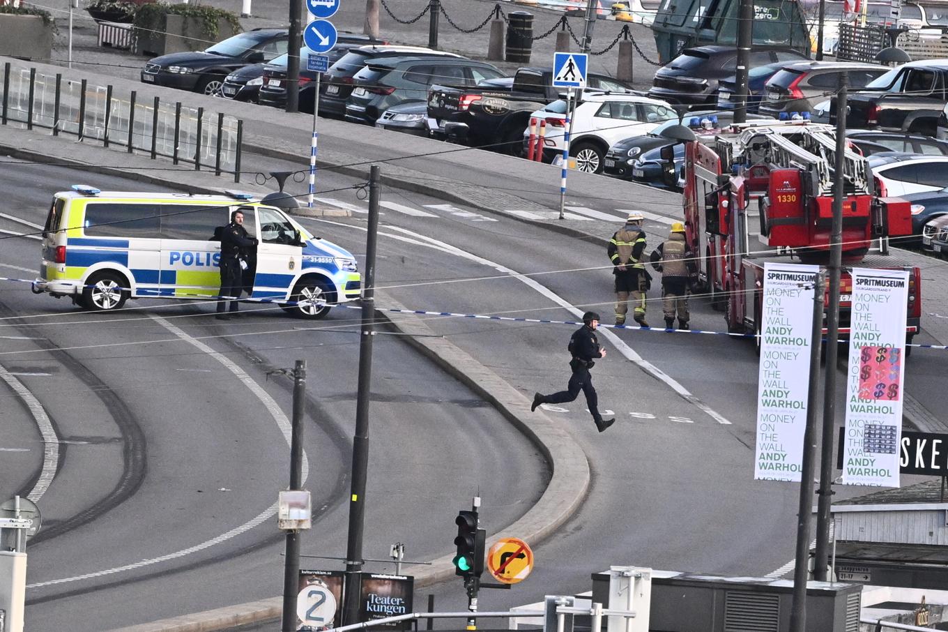 Polisen spärrade av ett område i Gamla stan i Stockholm när en handgranat hittades på en cykelbana. Arkivbild. Foto: Claudio Bresciani/TT