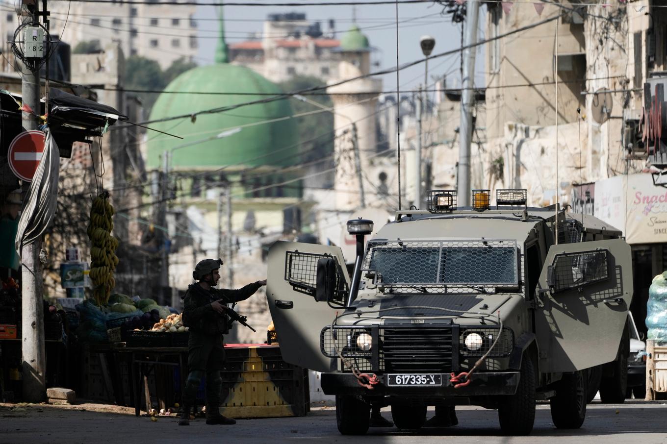 Israeliska styrkor på ockuperade Västbanken. Bild från i söndags. Foto: Majdi Mohammad/AP/TT