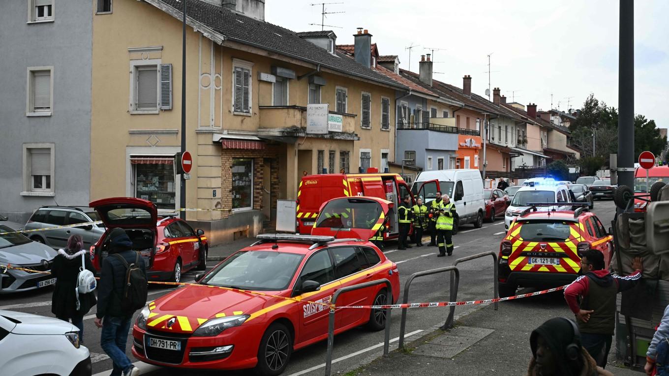 Minst en person är död och två poliser skadade i ett knivdåd i Mulhouse i östra Frankrike. Foto: Sebastien Bozon/AFP/TT