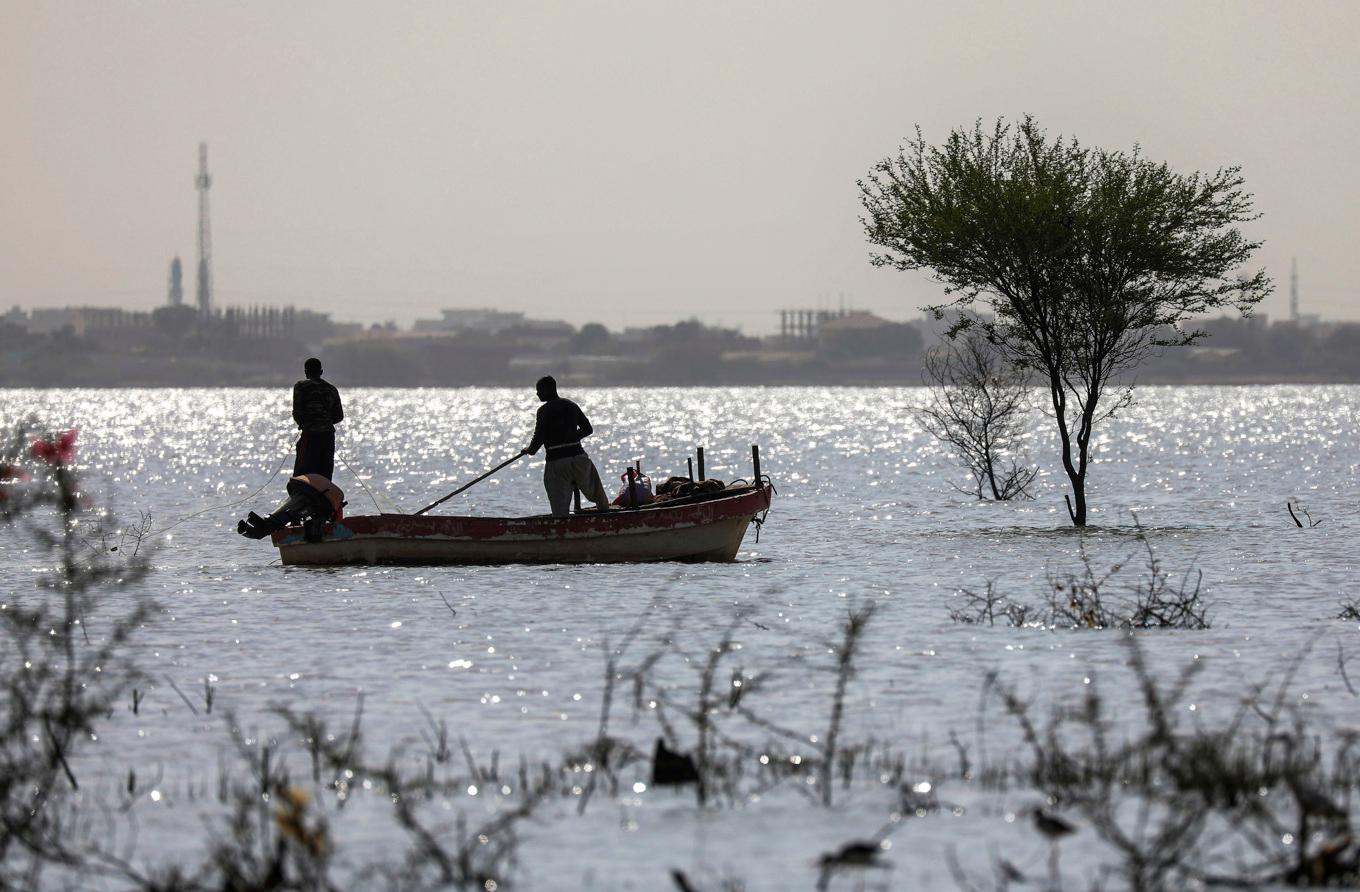 Fiskare på Vita Nilen i utkanten av huvudstaden Khartum i Sudan. Arkivbild. Foto: Marwan Ali/AP/TT