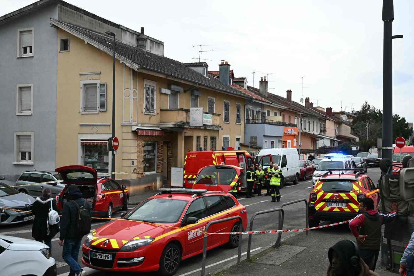 President Emmanuel Macron betecknar knivdådet på lördagseftermiddagen som en "terrorhandling". Foto: Sebastien Bozon/AFP/TT