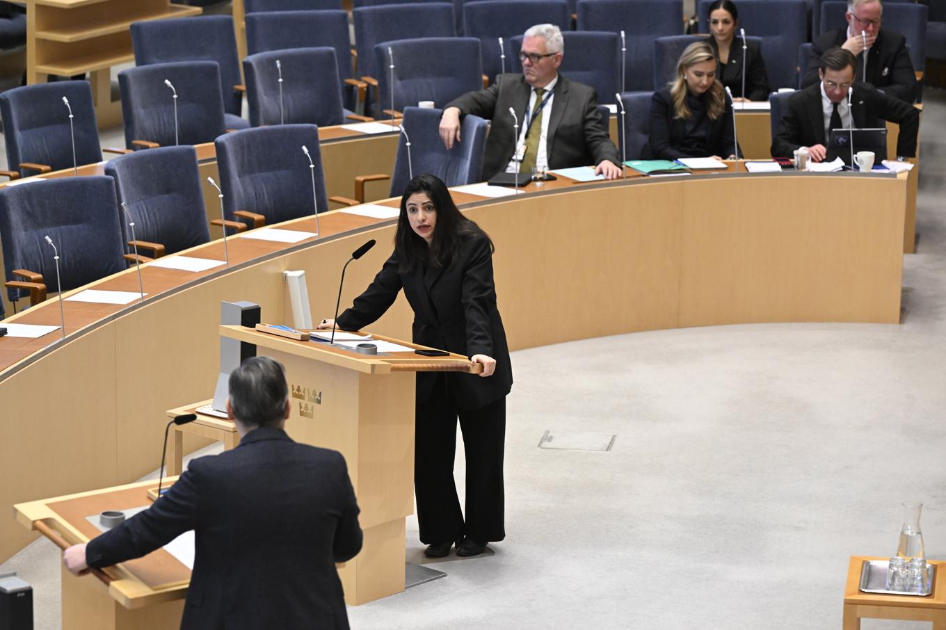 Nooshi Dadgostar (V) i en debatt mot numera avgångne centerledaren Muharrem Demirok. Arkivbild. Foto: Jessica Gow/TT