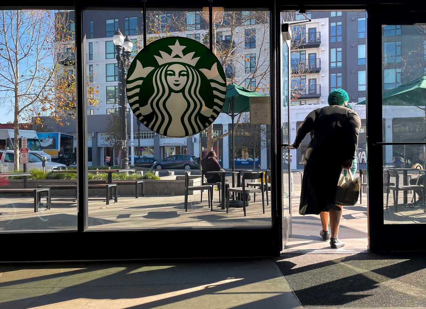 1|100 medarbetare får gå från Starbucks. Arkivbild. Foto: Godofredo A. Vásquez/AP/TT