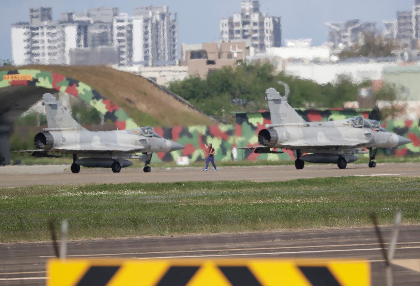 Taiwanesiska stridsflygplan på en flygbas i norra Taiwan. Arkivbild. Foto: Chiang Ying-ying/AP/TT