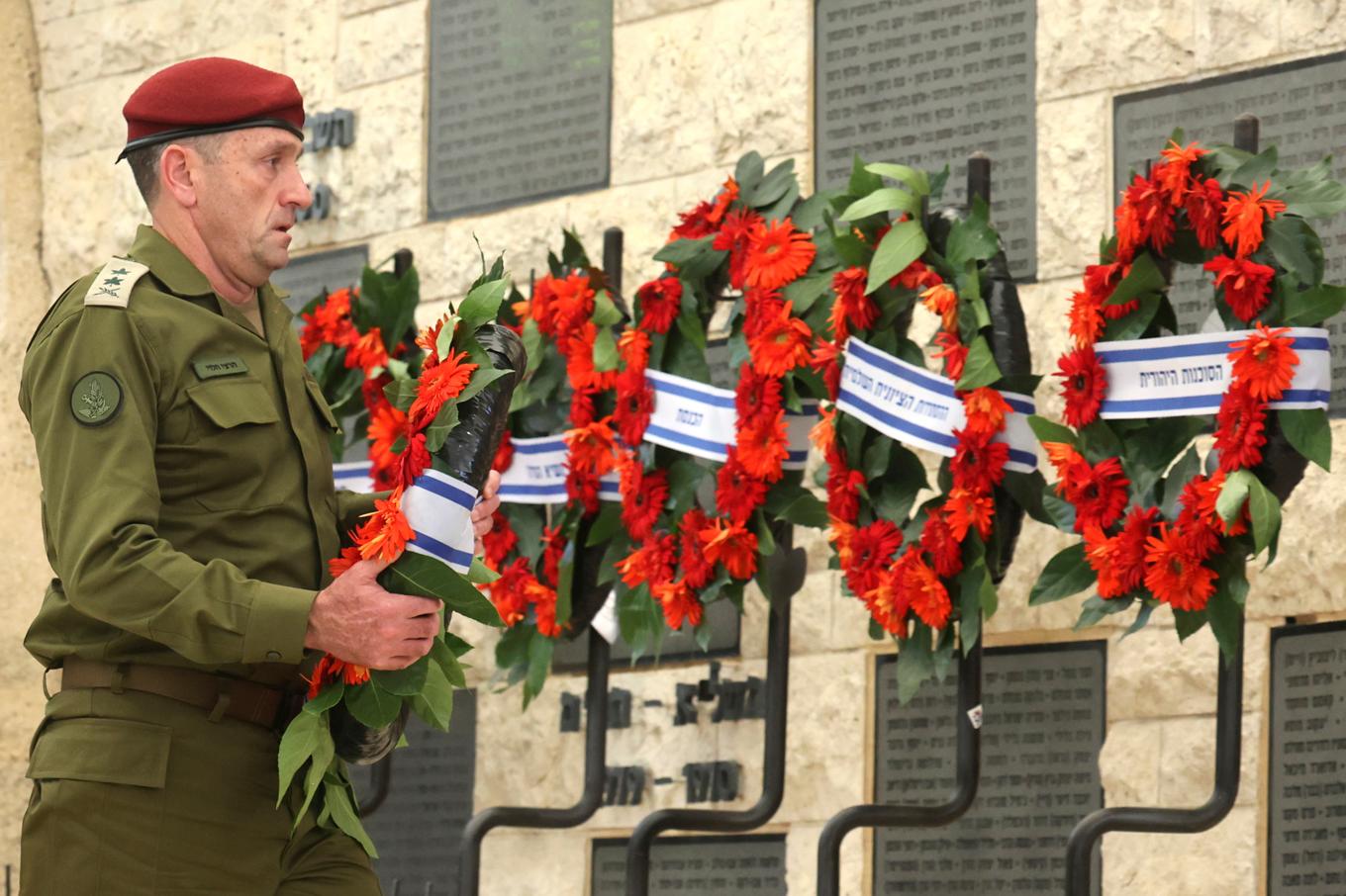 Israels avgående försvarschef Herzi Halevi vid en minnesceremoni för terrorattacken den 7 oktober 2023. Arkivbild. Foto: Gil Cohen-Magen/AP/TT