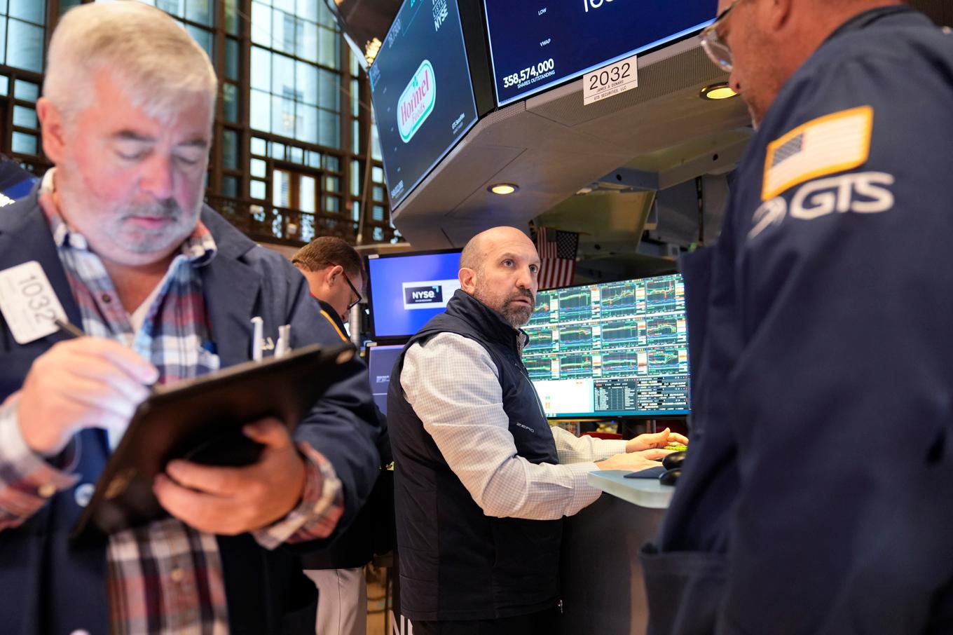 Det finns många vägval att överväga för handlarna på Wall Street. Foto: Seth Wenig/AP/TT