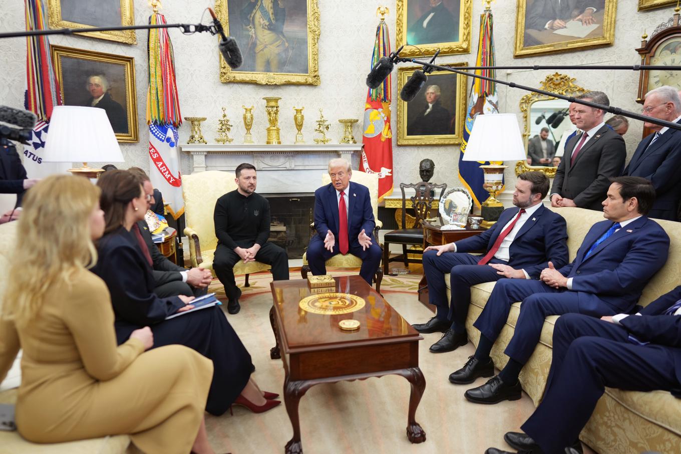 USA:s president Donald Trump och den ukrainske presidenten Volodymyr Zelenskyj i Vita huset i Washington DC – innan de började bråka. Foto: Doug Mills/AFP/TT