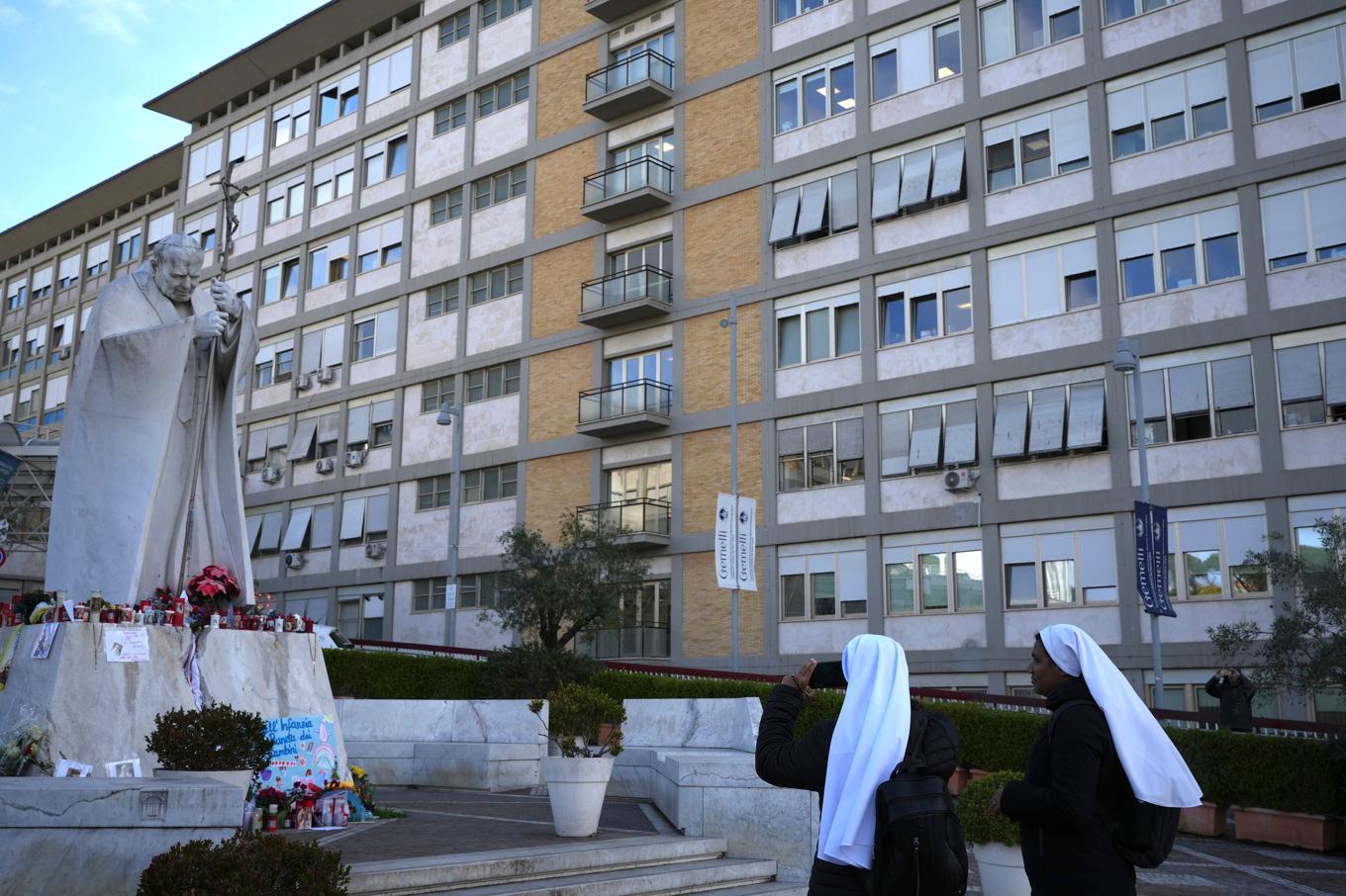 Sjukhuset Agostino Gemelli i Rom där påve Franciskus vårdas. Foto: Alessandra Tarantino/AP/TT