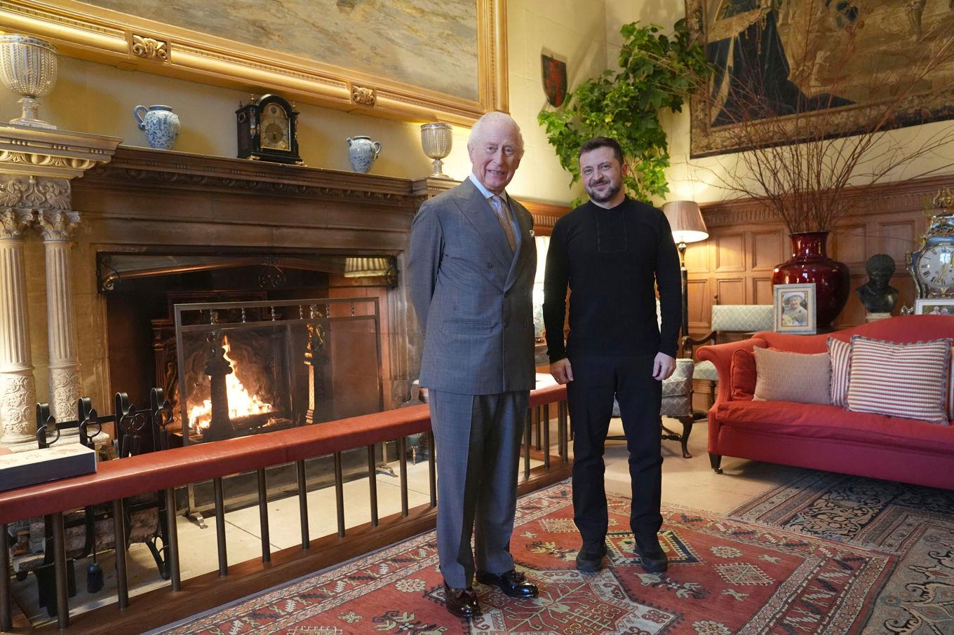 Kung Charles tog emot Volodymyr Zelenskyj på Sandringham. Bild: Joe Giddens/AP/TT